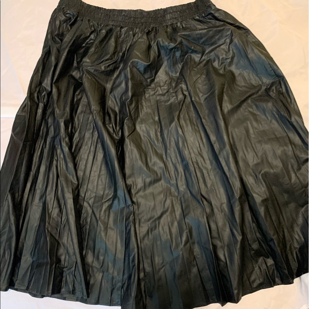 XL Gap faux leather black pleated midi skirt $45
